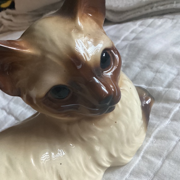 VINTAGE MADE IN JAPAN CERAMIC PORCELAIN LOUNGING SIAMESE CAT FIGURINE - Picture 7 of 9